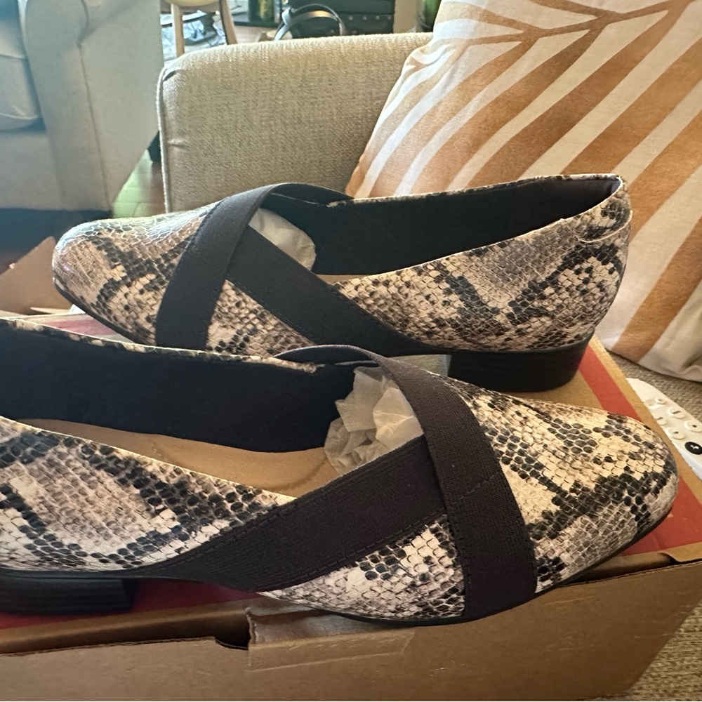 CLARK’s Collection Leather Slip On Loafers Size 9W. Animal Print NEW. MSRP $78 - Picture 13 of 16